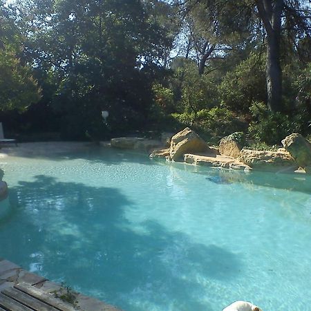 Bed and Breakfast La Bousquatiere Piolenc Zimmer foto