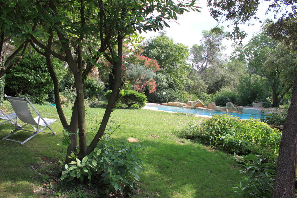 Bed and Breakfast La Bousquatiere Piolenc Exterior foto