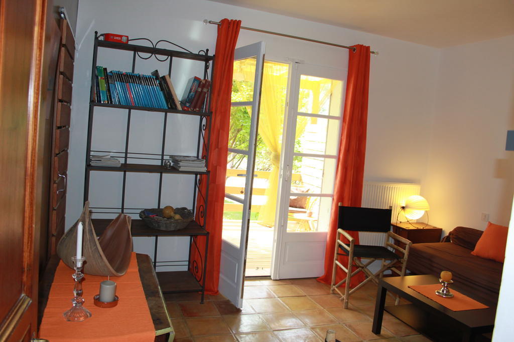 Bed and Breakfast La Bousquatiere Piolenc Zimmer foto