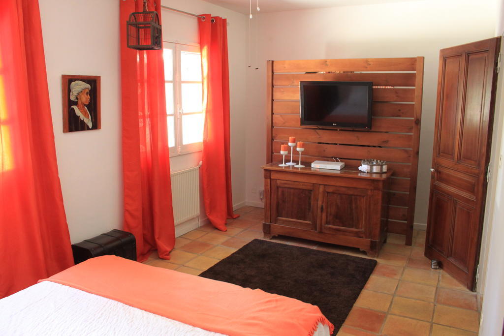 Bed and Breakfast La Bousquatiere Piolenc Zimmer foto